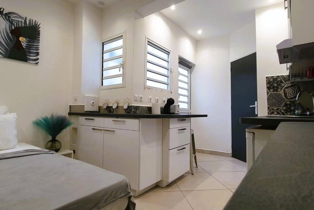 Studio Pour 2 Personnes Proche De L'Hopital Et Du Jardin De L'Etat Saint-Denis Buitenkant foto