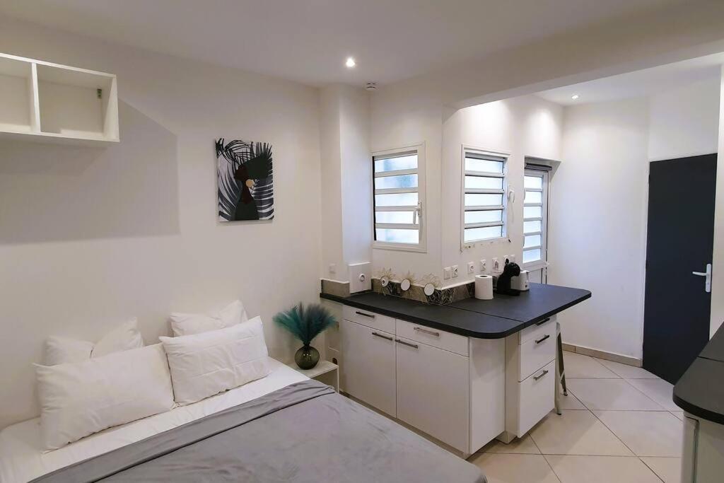 Studio Pour 2 Personnes Proche De L'Hopital Et Du Jardin De L'Etat Saint-Denis Buitenkant foto
