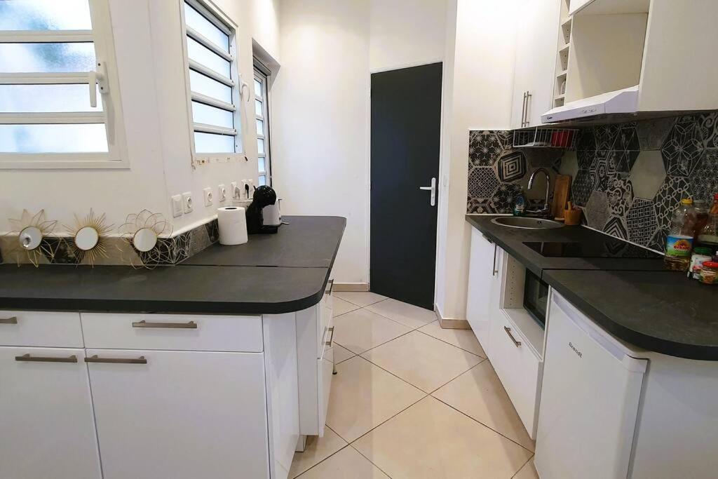 Studio Pour 2 Personnes Proche De L'Hopital Et Du Jardin De L'Etat Saint-Denis Buitenkant foto
